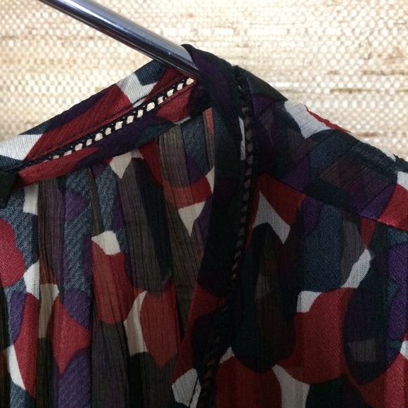 BCBGMAXAZRIA Soft Shapes S/S Blouse - Picture 8 of 8